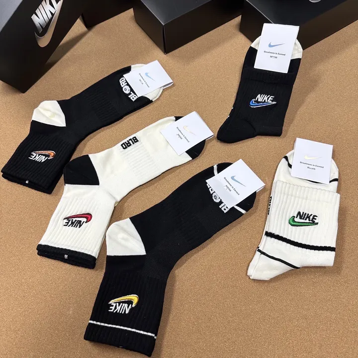 スーパーコピー ミュウミュウ 靴下