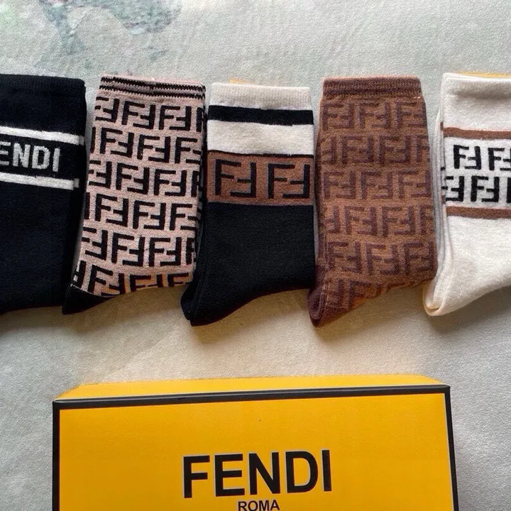 スーパーコピー フェンディ 靴下