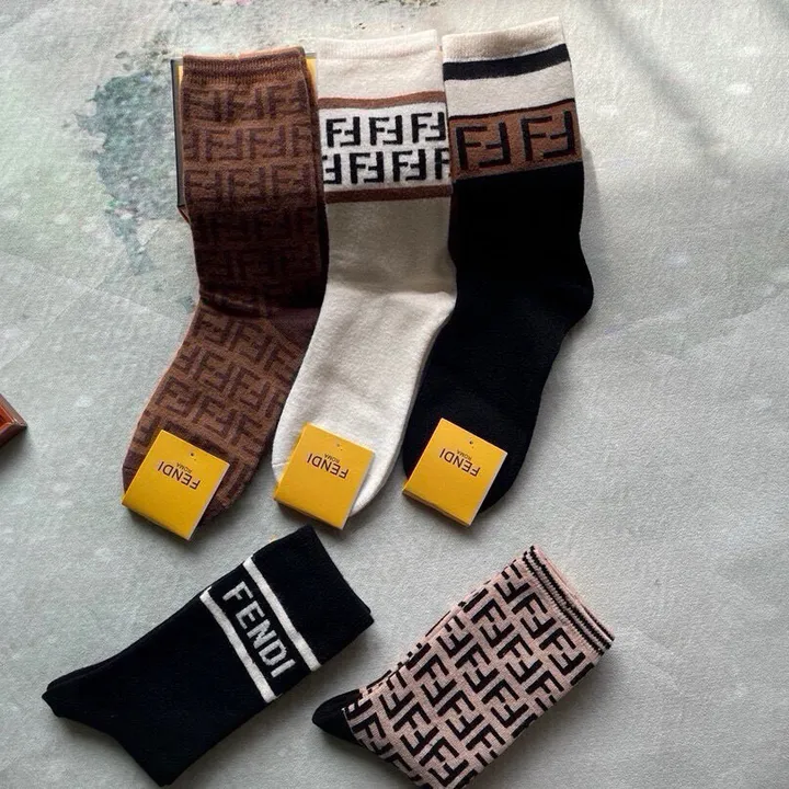 スーパーコピー フェンディ 靴下