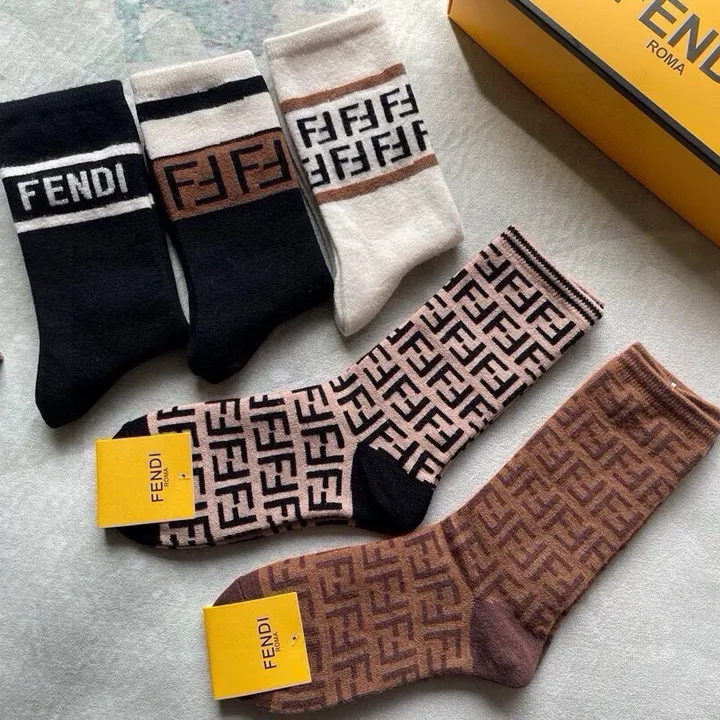 スーパーコピー フェンディ 靴下