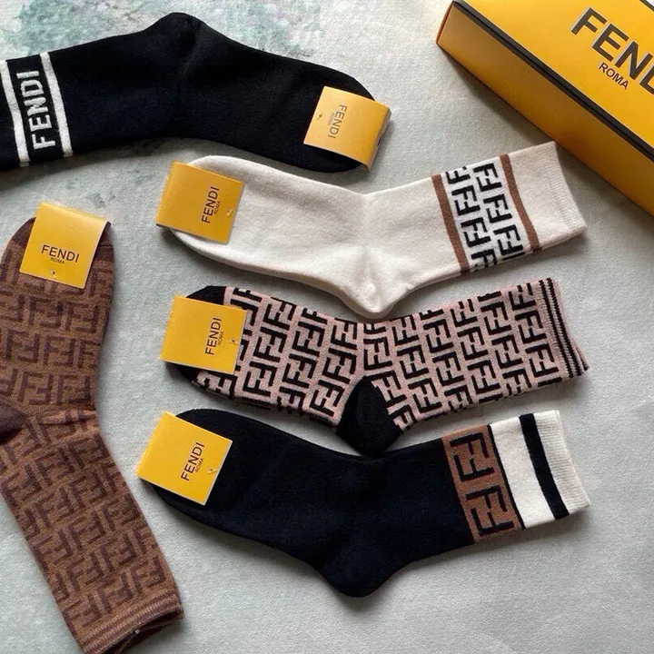 スーパーコピー フェンディ 靴下