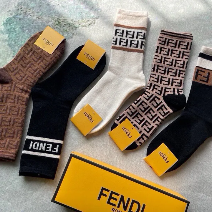 スーパーコピー フェンディ 靴下