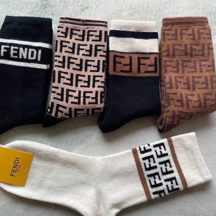 スーパーコピー フェンディ 靴下