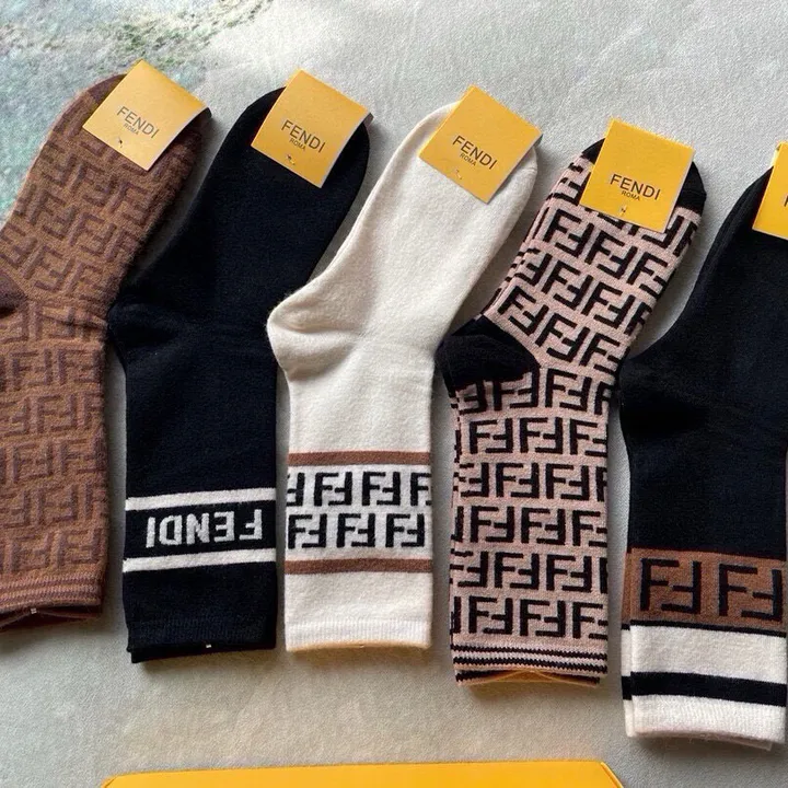 スーパーコピー フェンディ 靴下