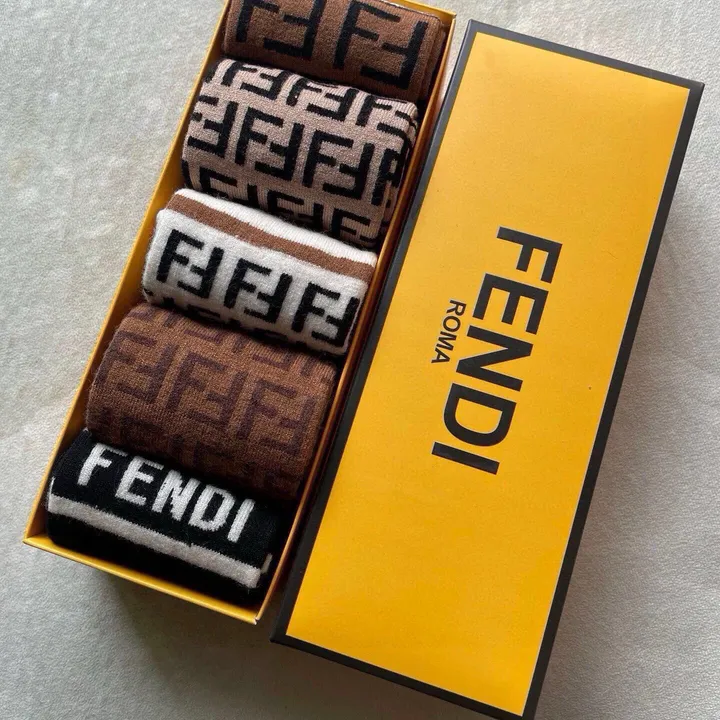 スーパーコピー フェンディ 靴下