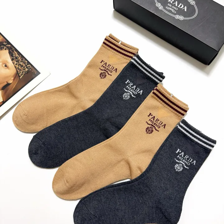 スーパーコピー プラダ 靴下