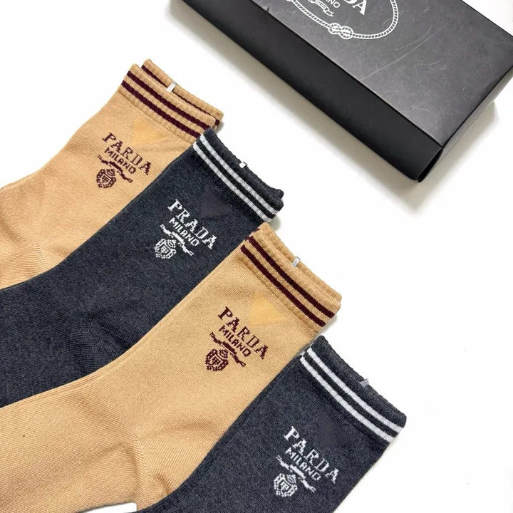 スーパーコピー プラダ 靴下