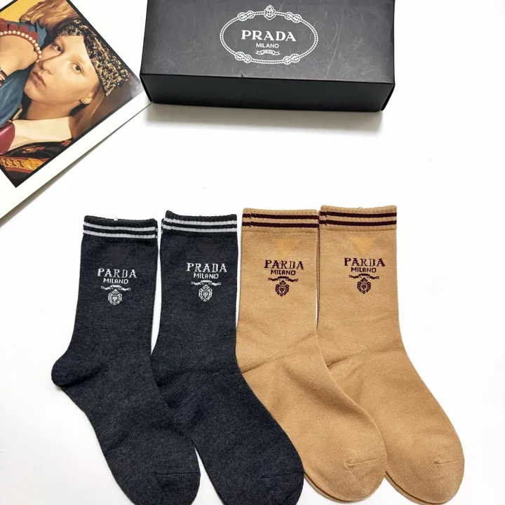 スーパーコピー プラダ 靴下