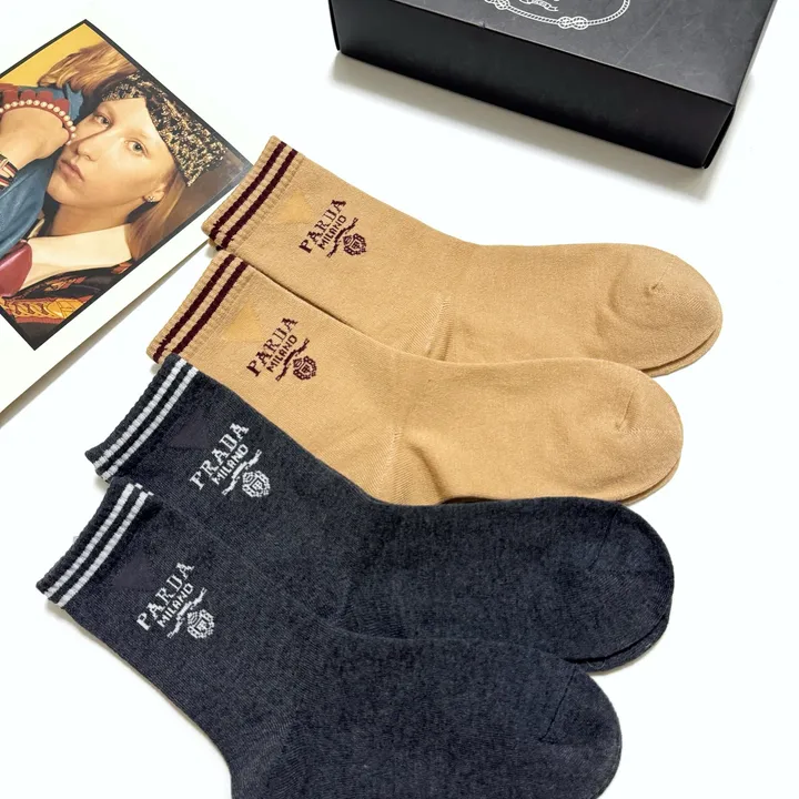 スーパーコピー プラダ 靴下