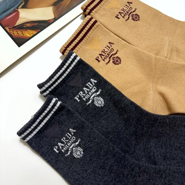 スーパーコピー プラダ 靴下
