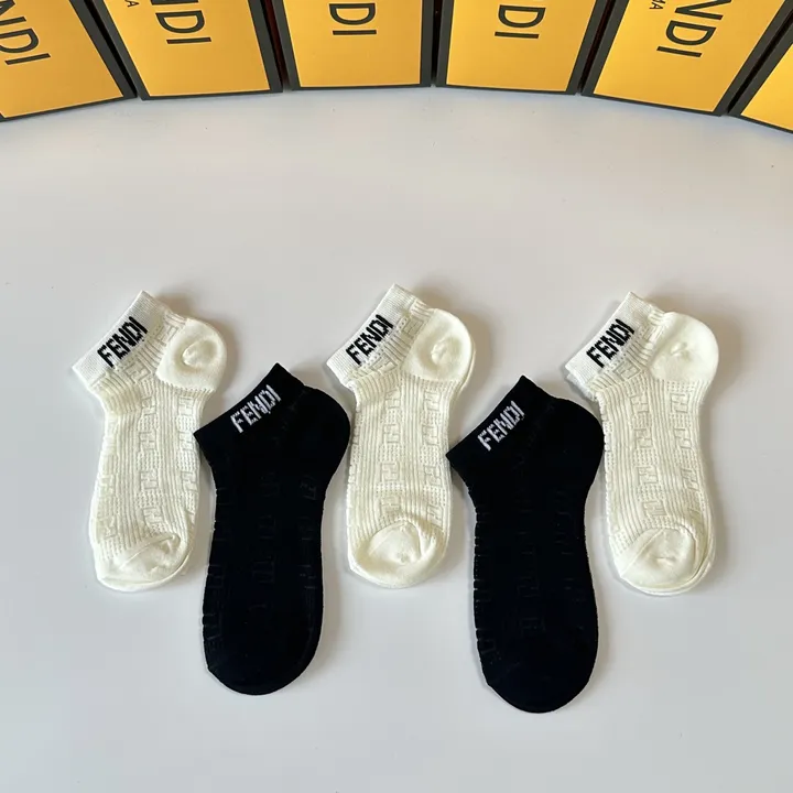 スーパーコピー フェンディ 靴下