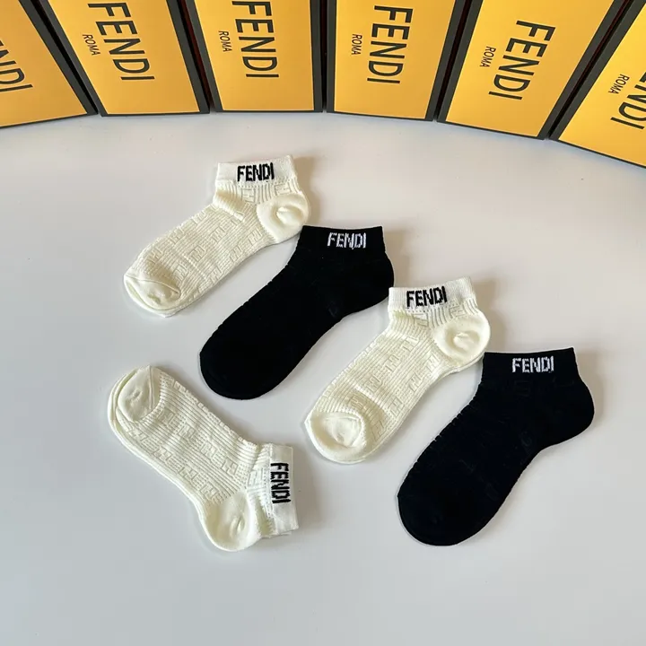 スーパーコピー フェンディ 靴下