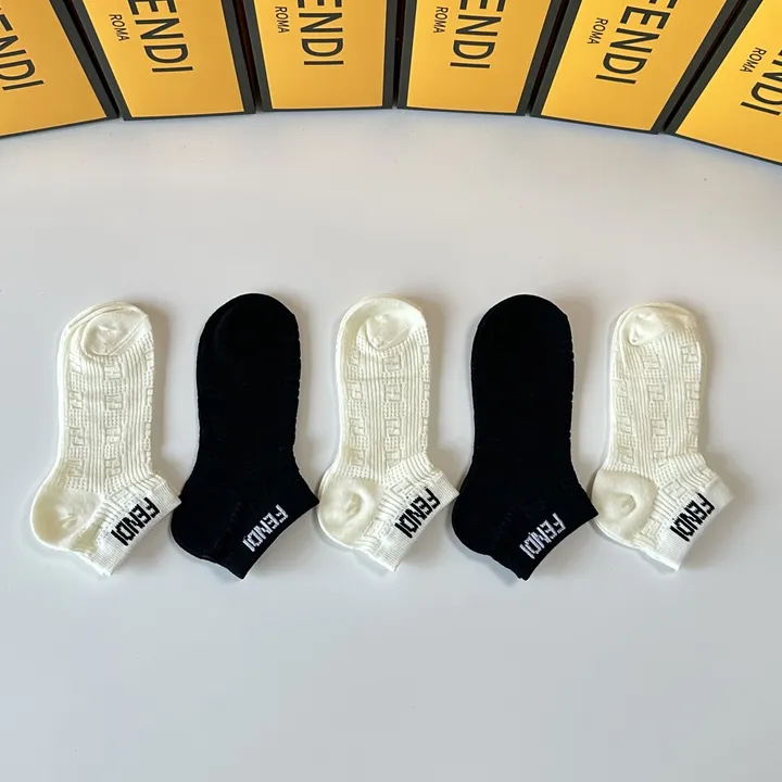 スーパーコピー フェンディ 靴下