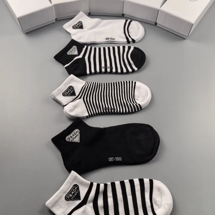 スーパーコピー バレンシアガ 靴下