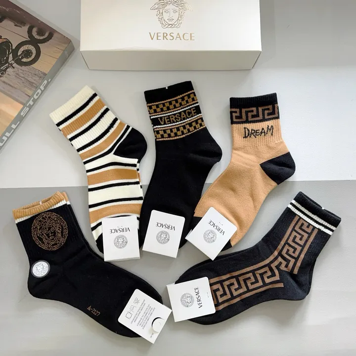スーパーコピー ヴェルサーチ 靴下