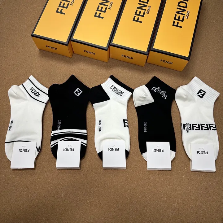 スーパーコピー ヴェルサーチ 靴下