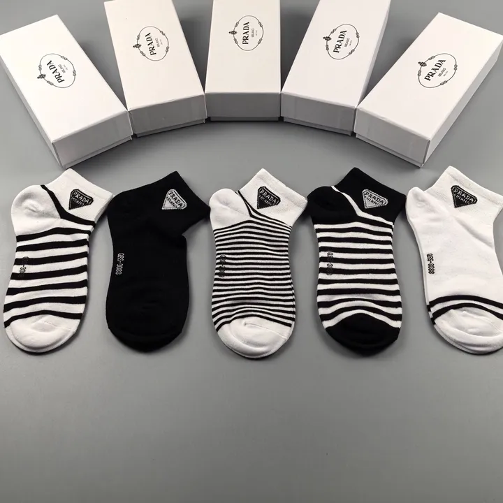 スーパーコピー プラダ 靴下