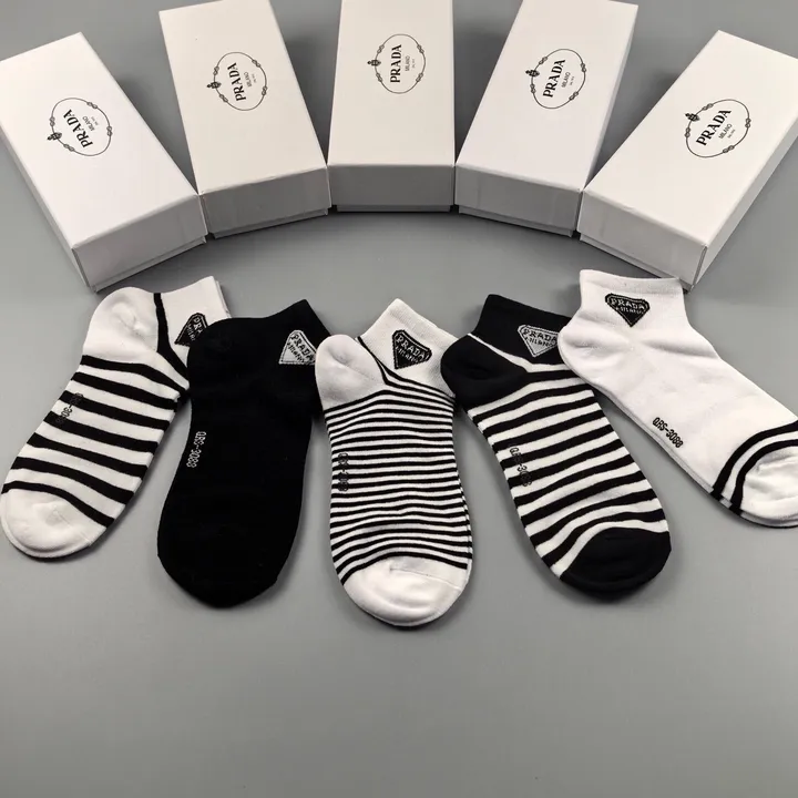スーパーコピー プラダ 靴下