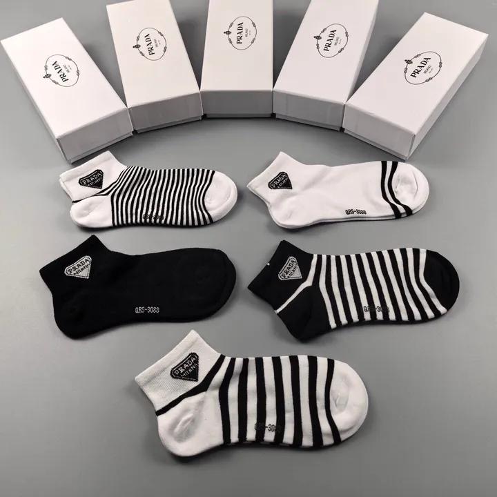 スーパーコピー プラダ 靴下