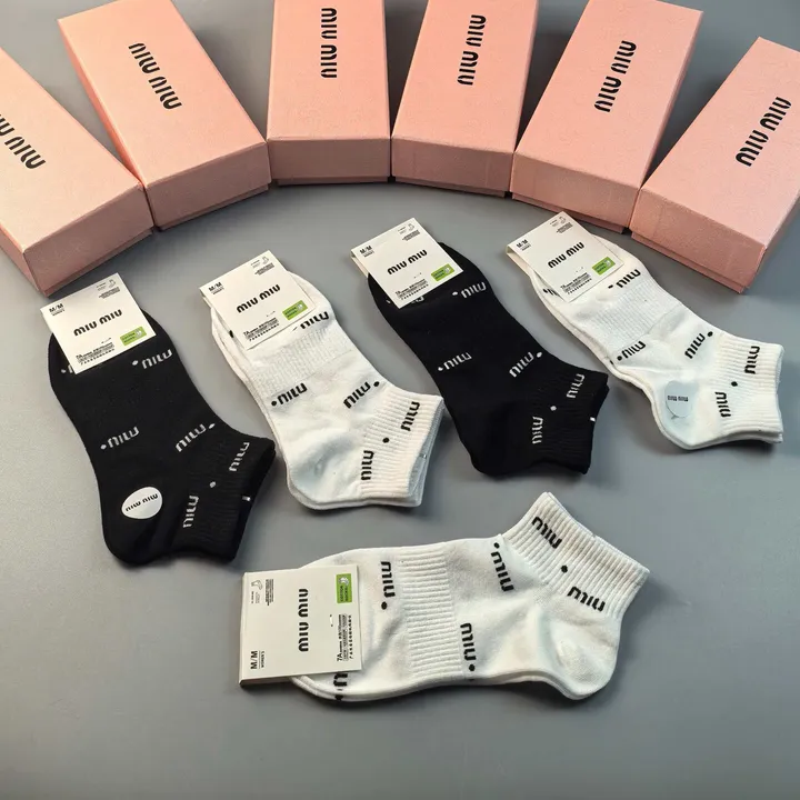 スーパーコピー ミュウミュウ 靴下