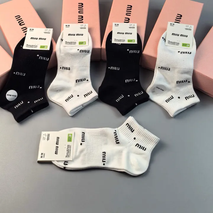 スーパーコピー ミュウミュウ 靴下