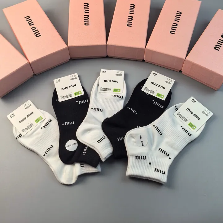 スーパーコピー ミュウミュウ 靴下