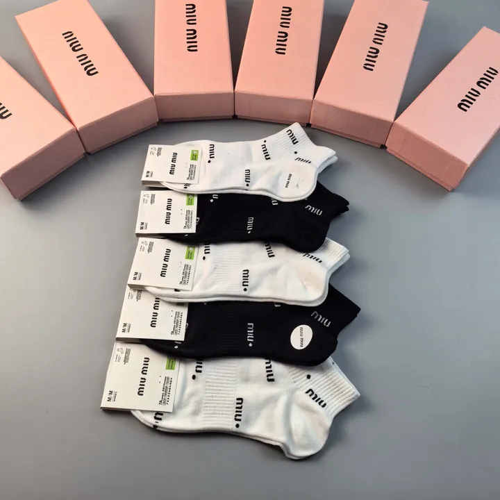 スーパーコピー ミュウミュウ 靴下