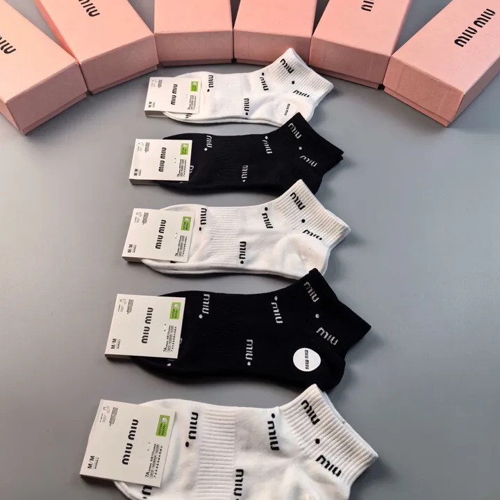スーパーコピー ミュウミュウ 靴下