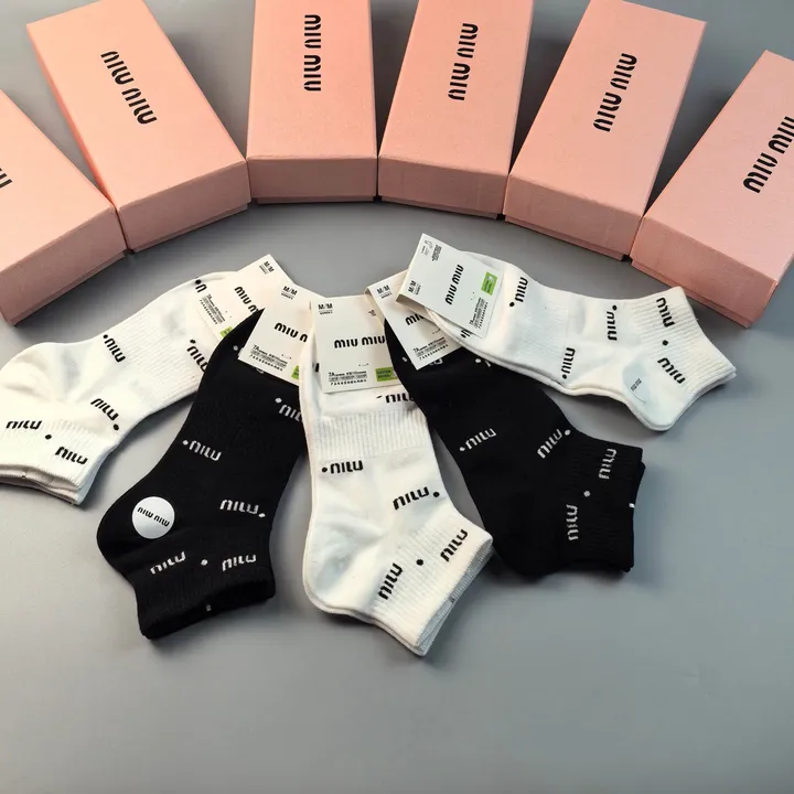 スーパーコピー ミュウミュウ 靴下