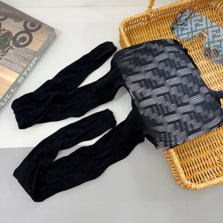 スーパーコピー ヴェルサーチ 靴下