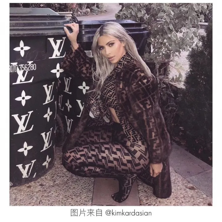 スーパーコピー ヴェルサーチ 靴下