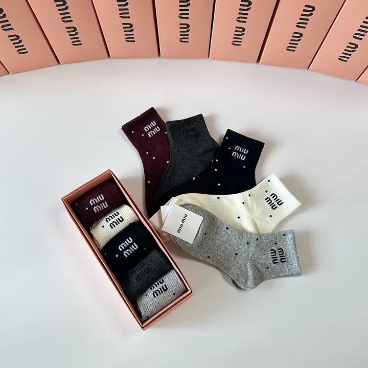 スーパーコピー ミュウミュウ 靴下