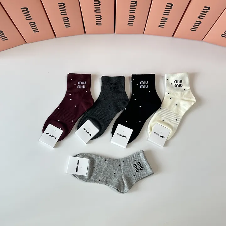 スーパーコピー ミュウミュウ 靴下