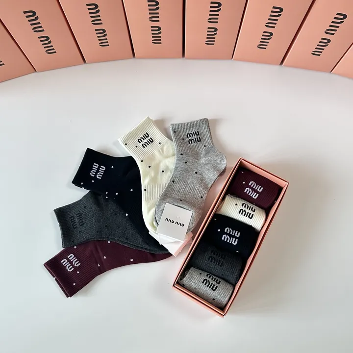 スーパーコピー ミュウミュウ 靴下