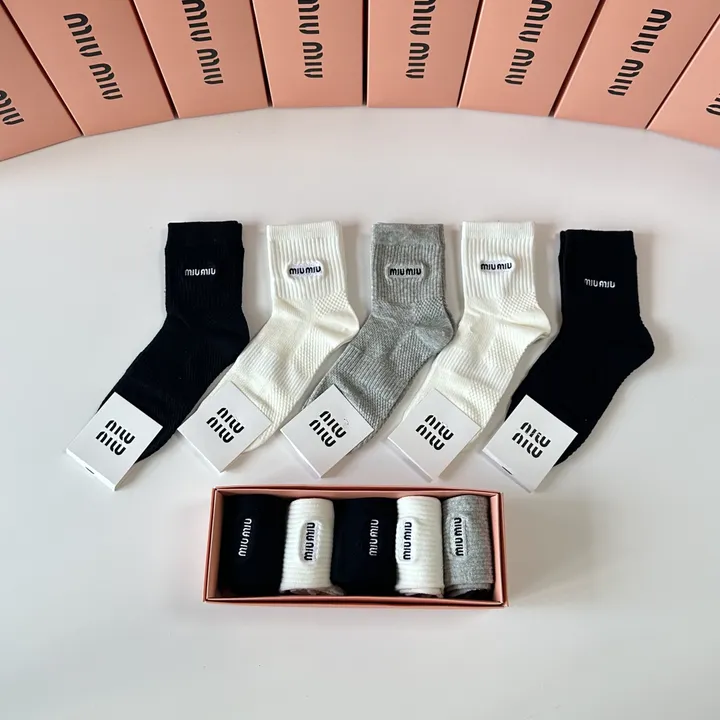 スーパーコピー ミュウミュウ 靴下
