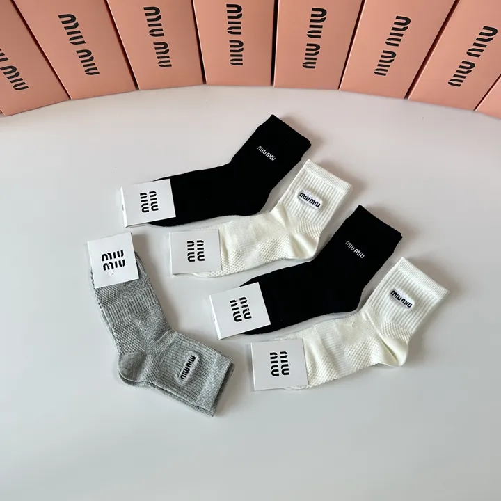 スーパーコピー ミュウミュウ 靴下