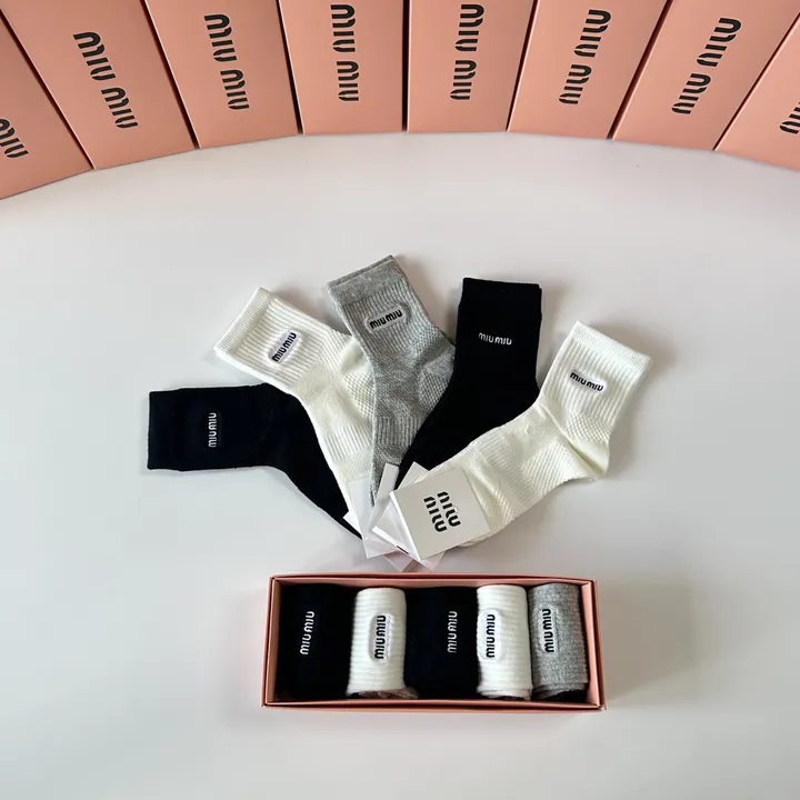 スーパーコピー ミュウミュウ 靴下