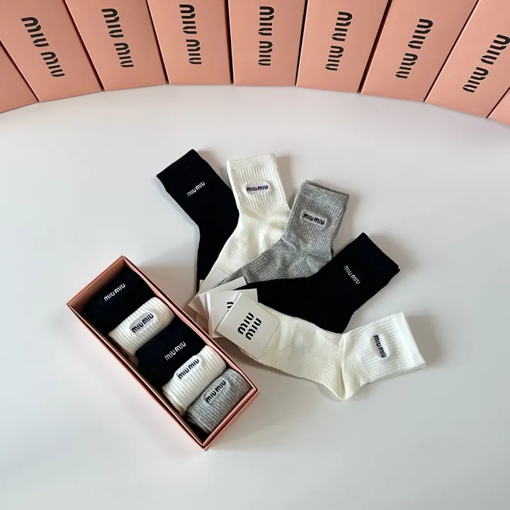 スーパーコピー ミュウミュウ 靴下