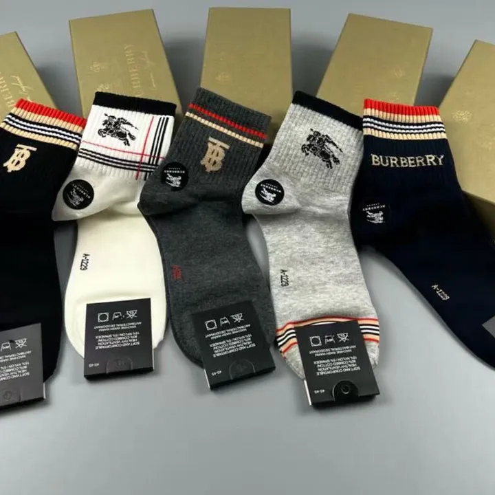 スーパーコピー プラダ 靴下