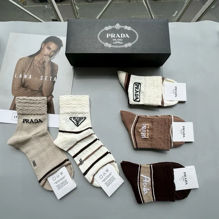 スーパーコピー プラダ 靴下