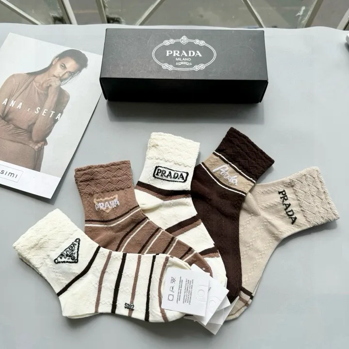 スーパーコピー プラダ 靴下