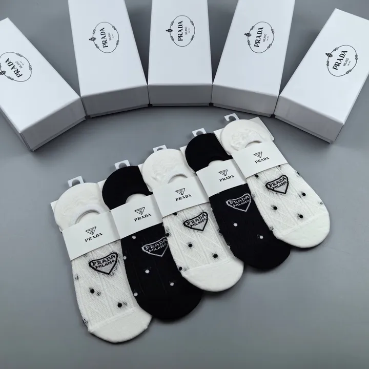 スーパーコピー プラダ 靴下