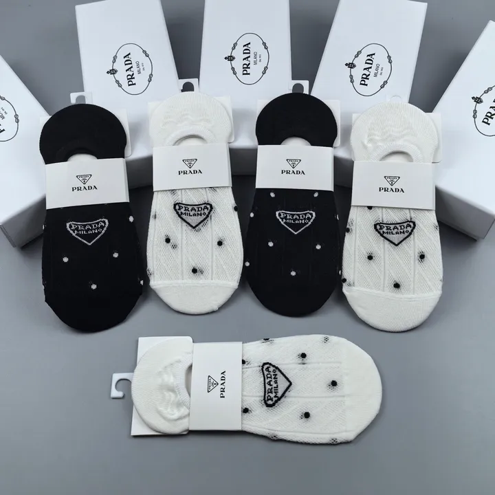 スーパーコピー プラダ 靴下