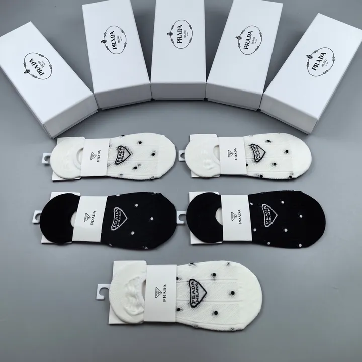 スーパーコピー プラダ 靴下