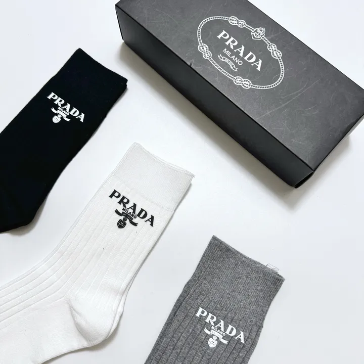 スーパーコピー プラダ 靴下