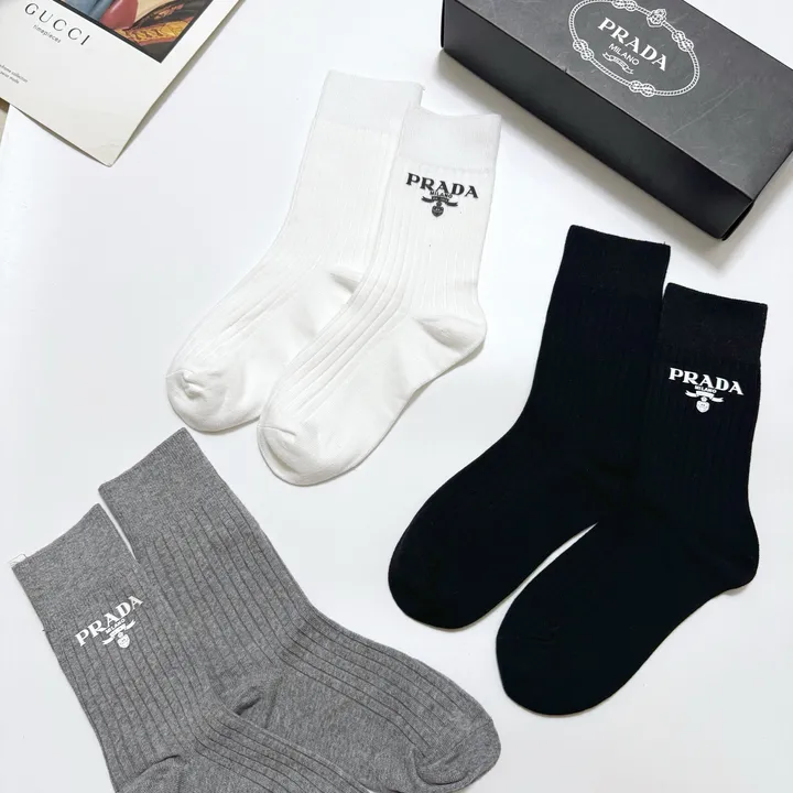スーパーコピー プラダ 靴下