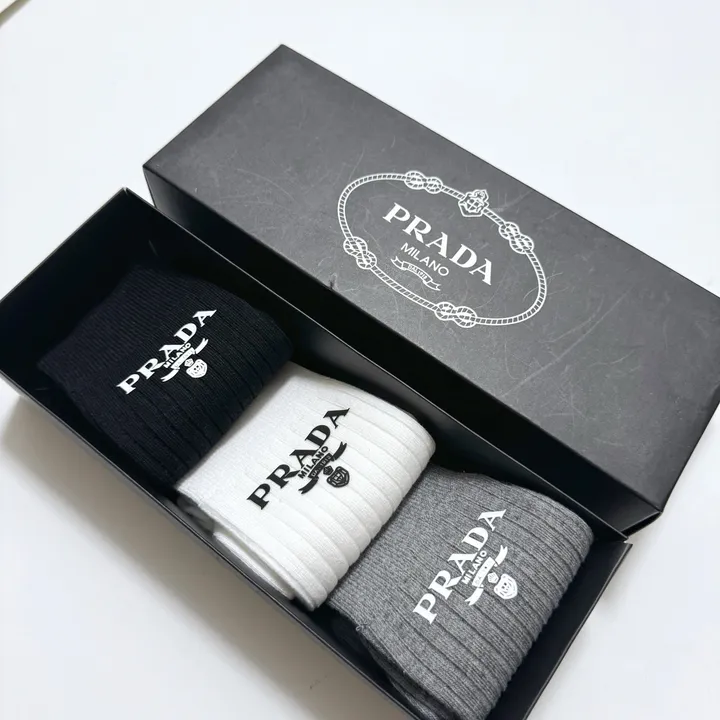 スーパーコピー プラダ 靴下