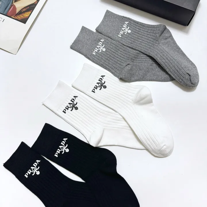 スーパーコピー プラダ 靴下