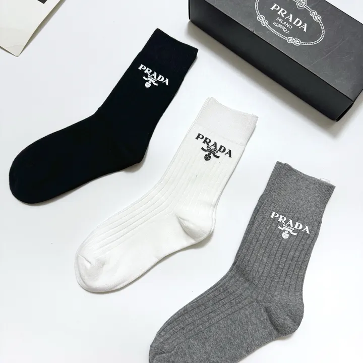 スーパーコピー プラダ 靴下