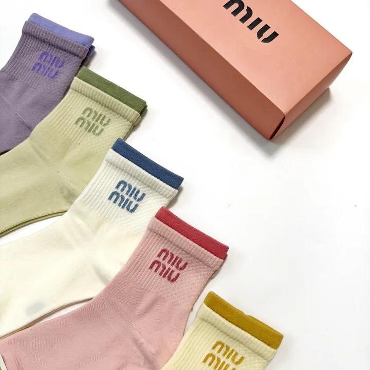 スーパーコピー ミュウミュウ 靴下